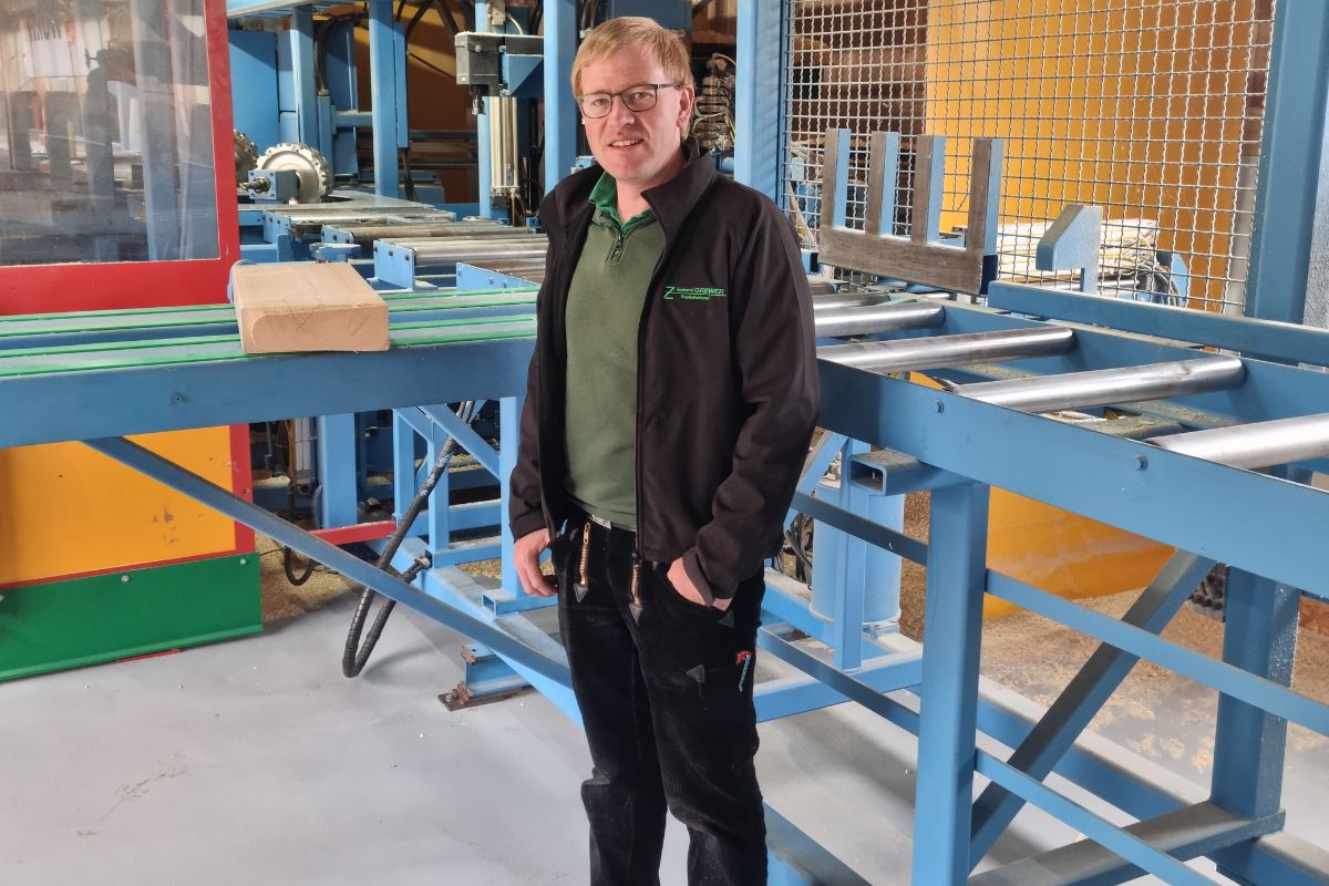 Johannes Grewer, owner of the roofing and carpentry company Grewer in Bottrop Kirchhellen, talks about his experience with MC-DUR TopSpeed.