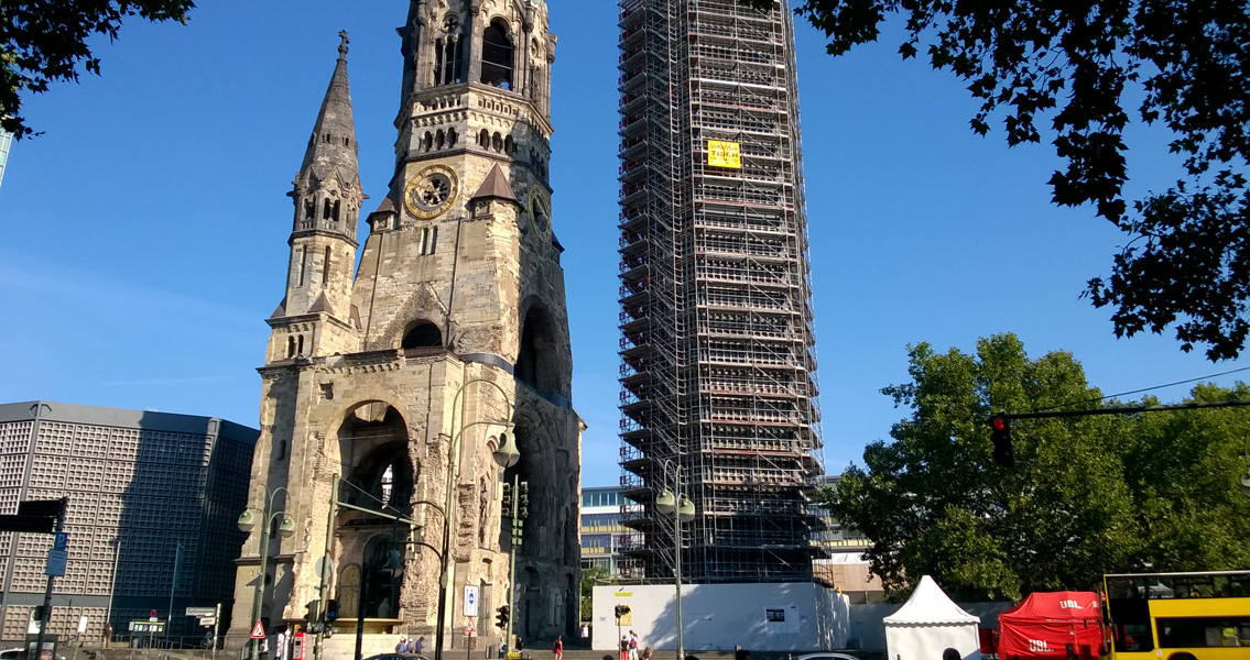 A sensitive, intricate approach was required in order to ensure the heritage-compatible restoration of the chapel and the façade of the Kaiser Wilhelm Memorial Church complex.
