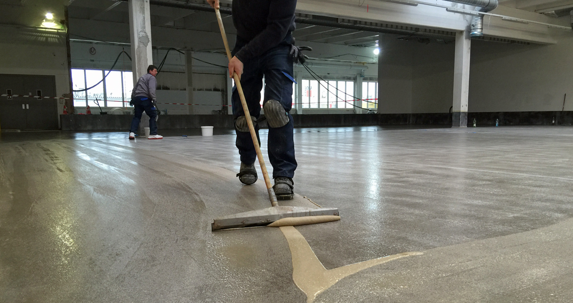 View inside the new production facility of Resch & Frisch, one of Austria’s biggest bakers and bakery chains. Resch & Frisch opted for a floor coating with MC-Floor TopSpeed, as construction began in winter and the residual moisture of the screeds was too high to provide them with standard EP or PU coatings.